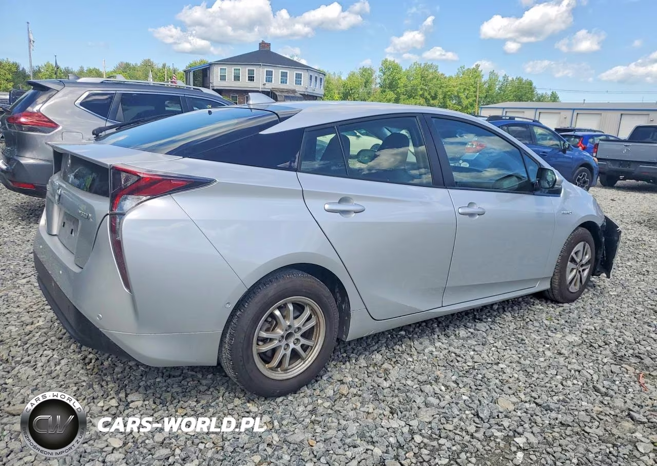 2018 Toyota Prius Four VIN:JTDKARFU3J3055417 - 3