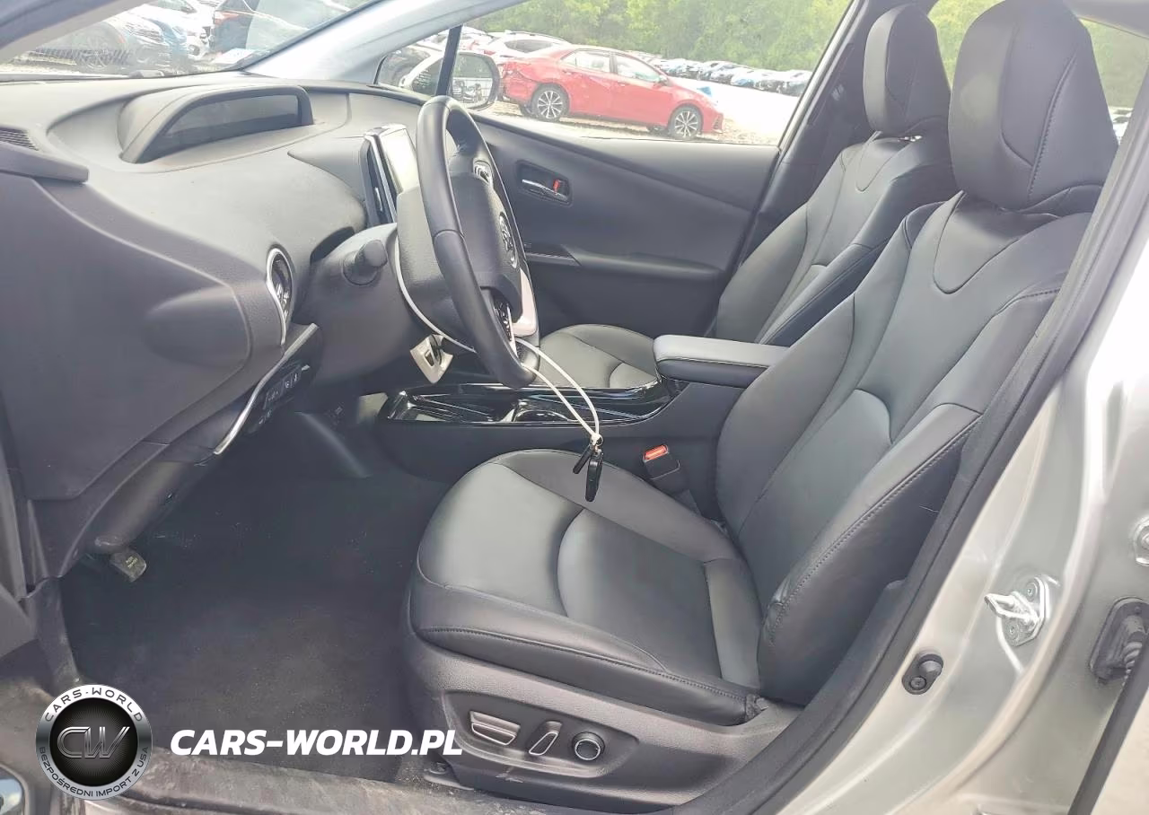 2018 Toyota Prius Four VIN:JTDKARFU3J3055417 - 7