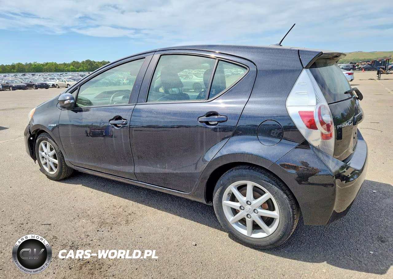 2014 Toyota Prius C Three VIN:JTDKDTB35E1068527 - 2