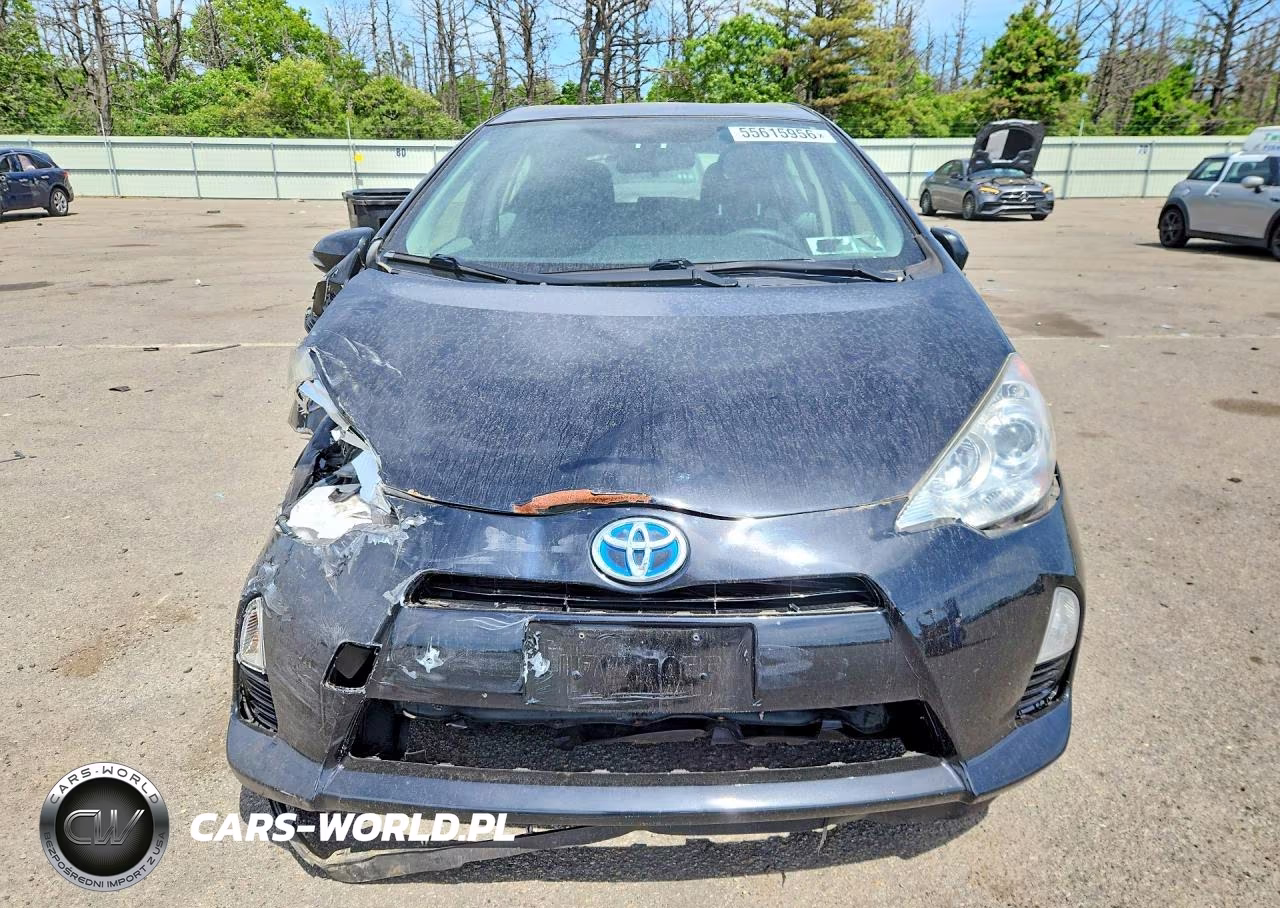 2014 Toyota Prius C Three VIN:JTDKDTB35E1068527 - 5