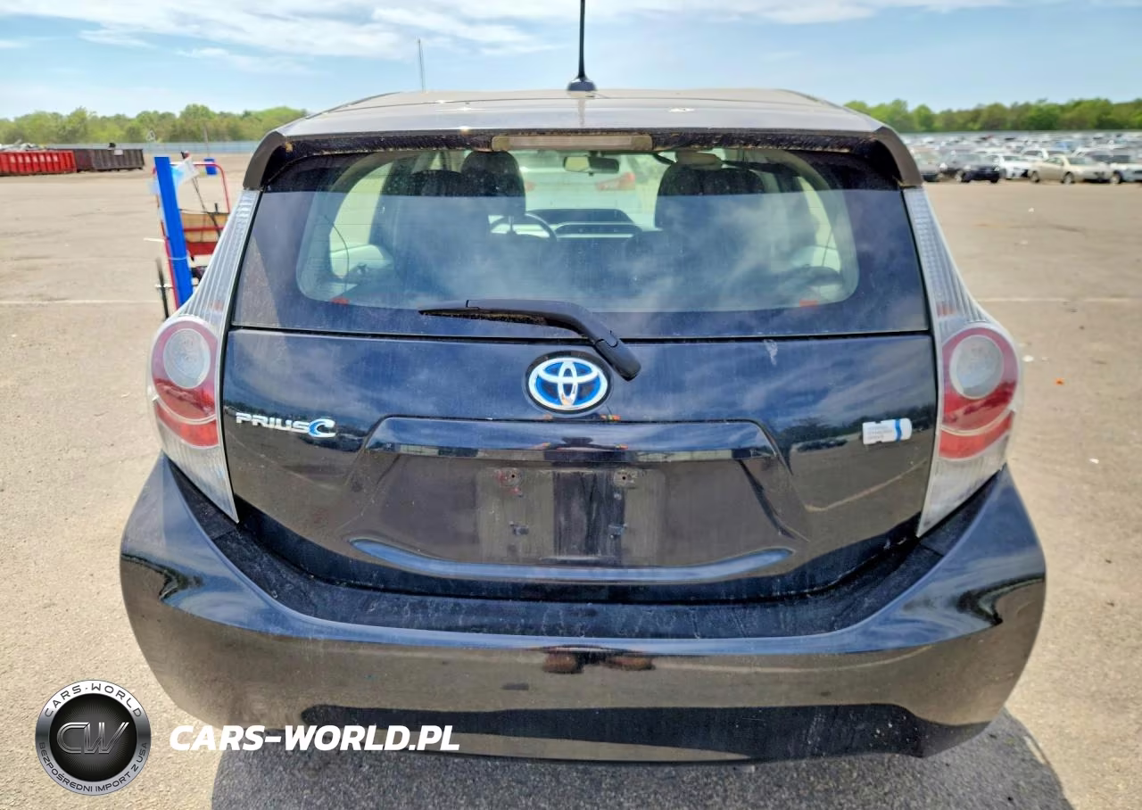 2014 Toyota Prius C Three VIN:JTDKDTB35E1068527 - 6