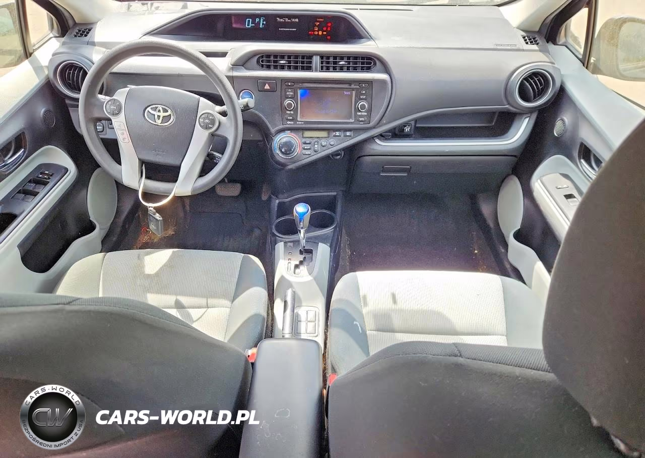 2014 Toyota Prius C Three VIN:JTDKDTB35E1068527 - 8