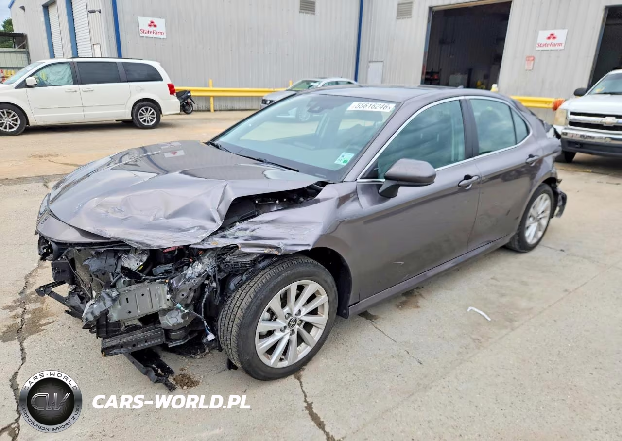 2023 Toyota Camry Le – zdjęcie 1 z 13