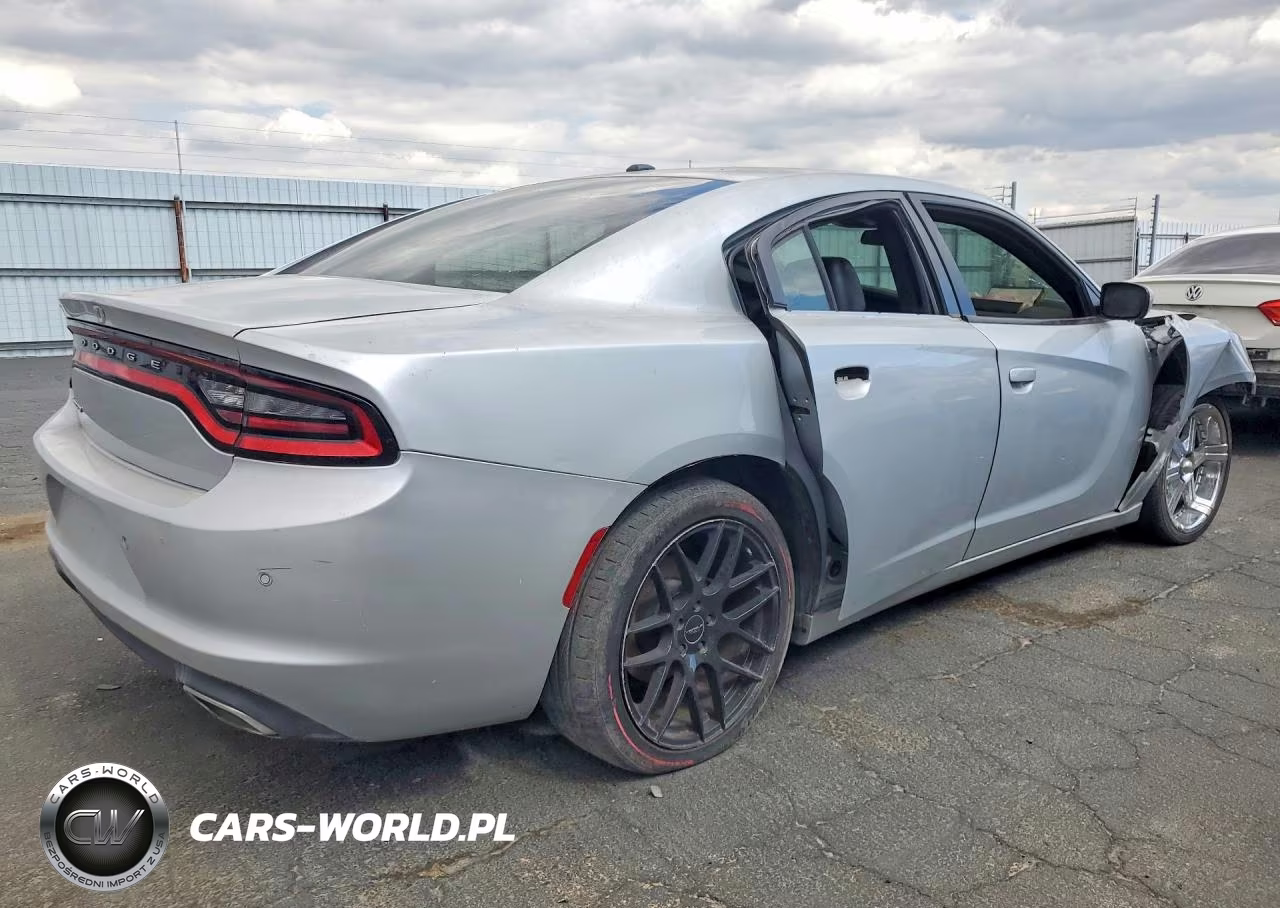 2019 Dodge Charger Sxt VIN:2C3CDXBG5KH696300 - 3