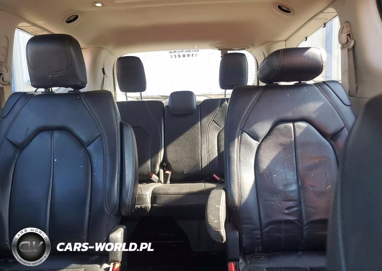 2019 Chrysler Pacifica Touring L VIN:2C4RC1BGXKR665902 - 10