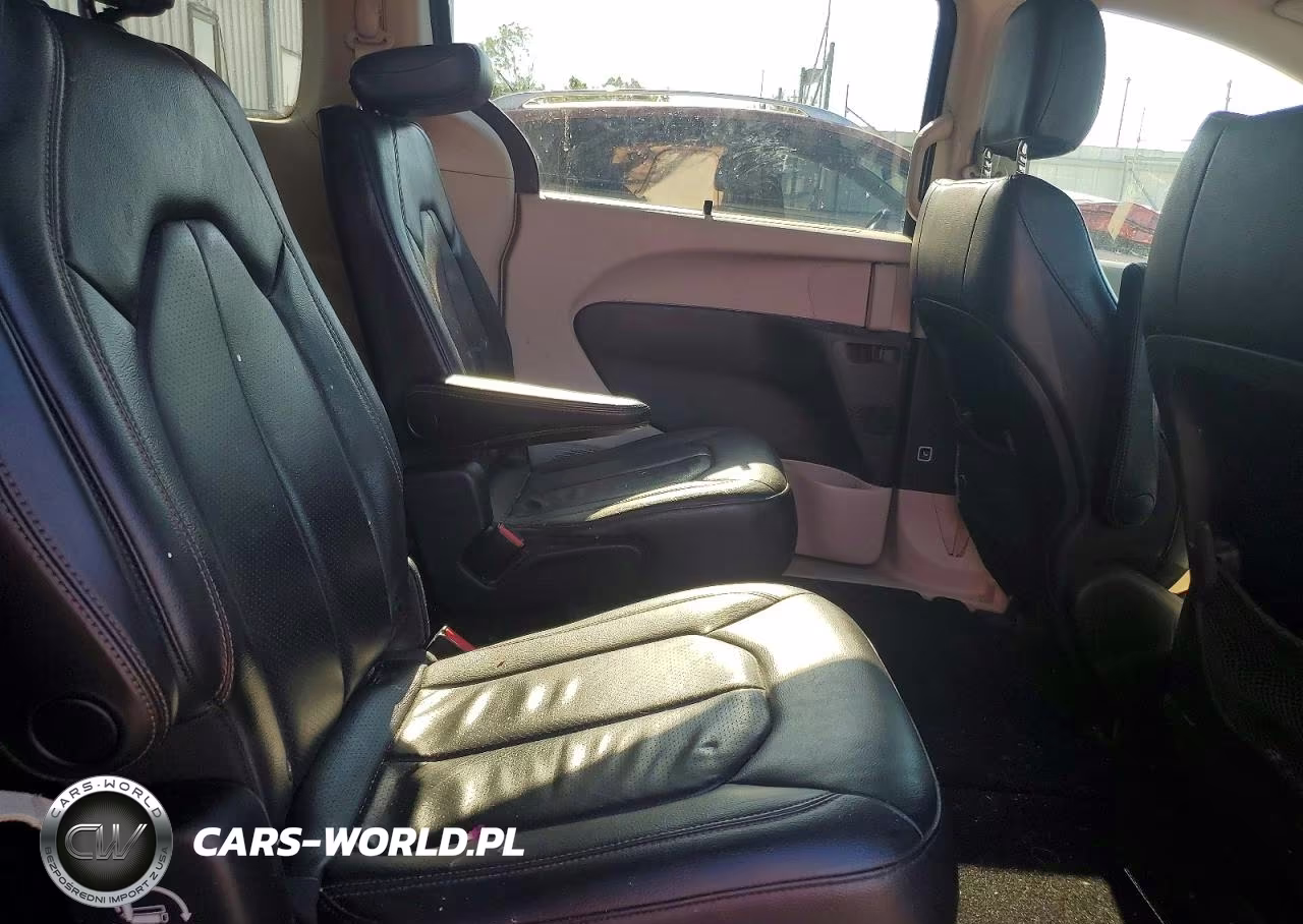 2019 Chrysler Pacifica Touring L VIN:2C4RC1BGXKR665902 - 11
