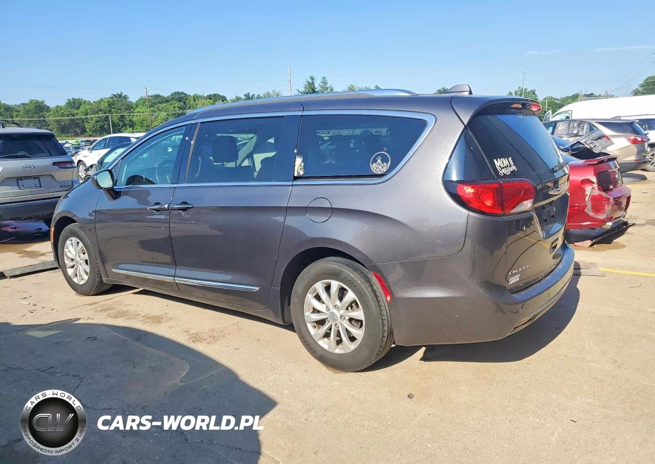 2019 Chrysler Pacifica Touring L VIN:2C4RC1BGXKR665902 - 2