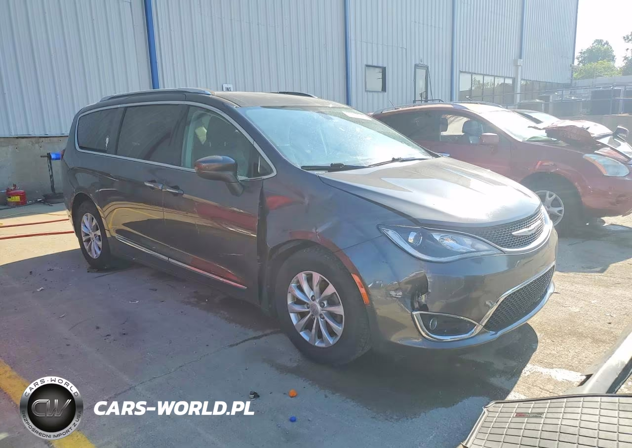 2019 Chrysler Pacifica Touring L VIN:2C4RC1BGXKR665902 - 4
