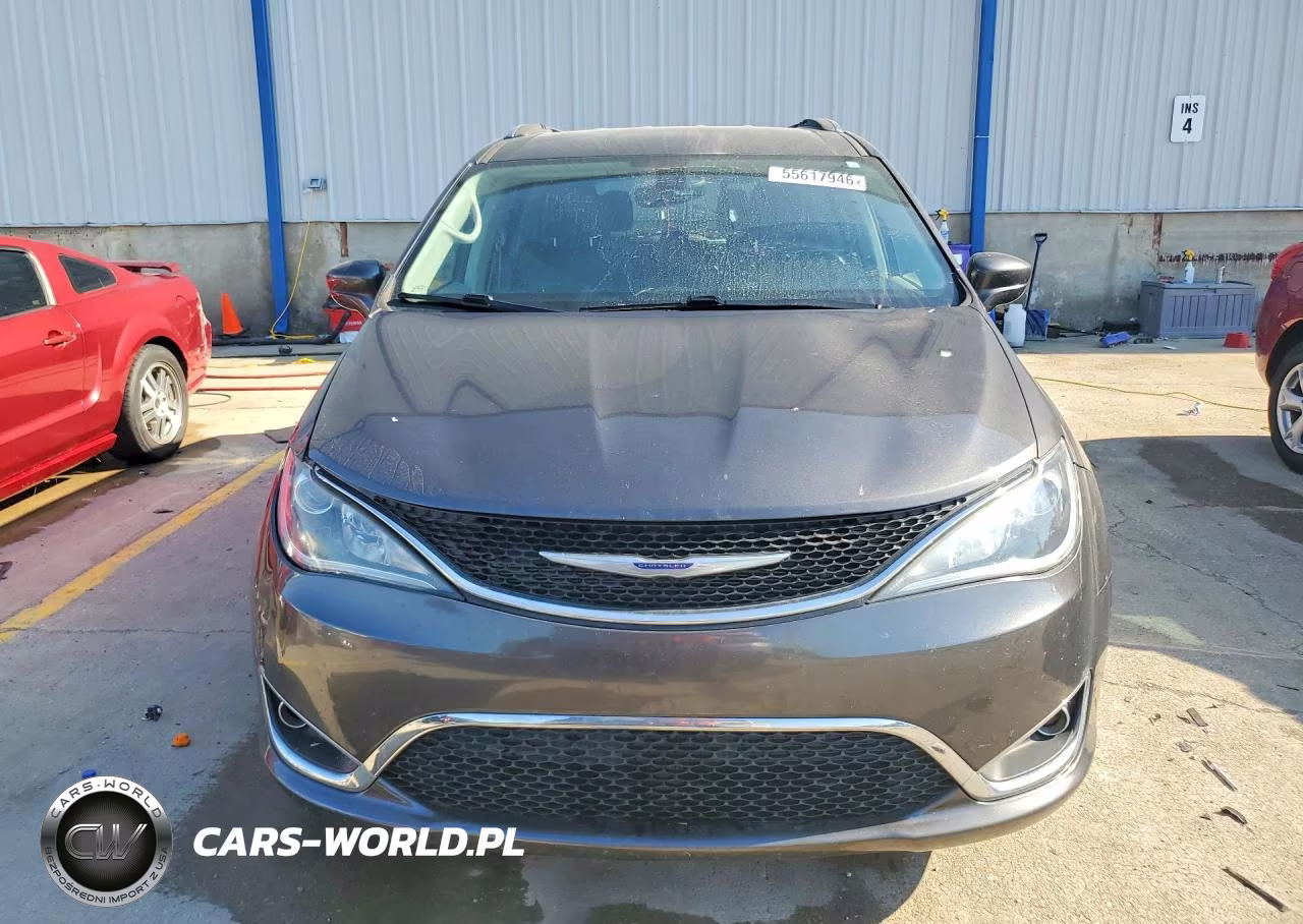 2019 Chrysler Pacifica Touring L VIN:2C4RC1BGXKR665902 - 5