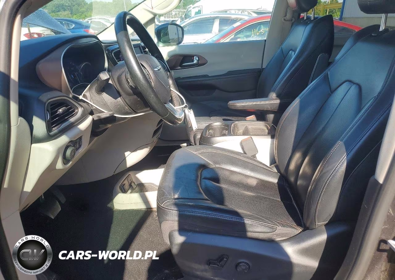 2019 Chrysler Pacifica Touring L VIN:2C4RC1BGXKR665902 - 7