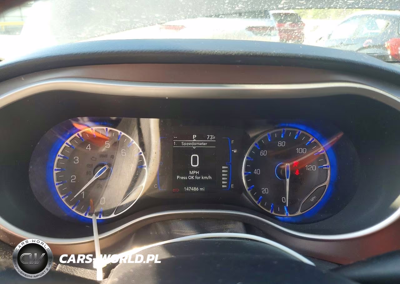 2019 Chrysler Pacifica Touring L VIN:2C4RC1BGXKR665902 - 9