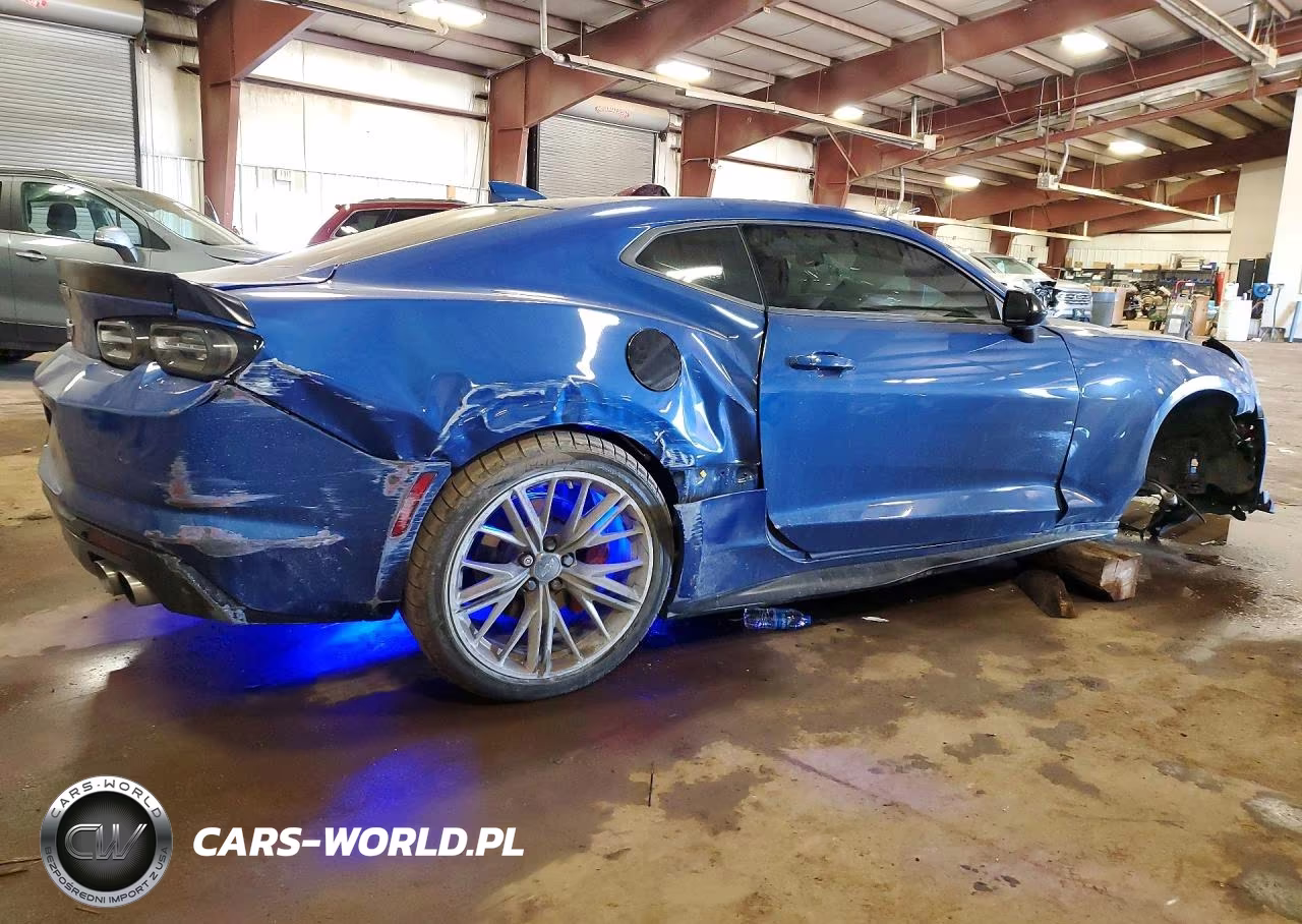 2019 Chevrolet Camaro 1Ss VIN:1G1FE1R73K0109906 - 3