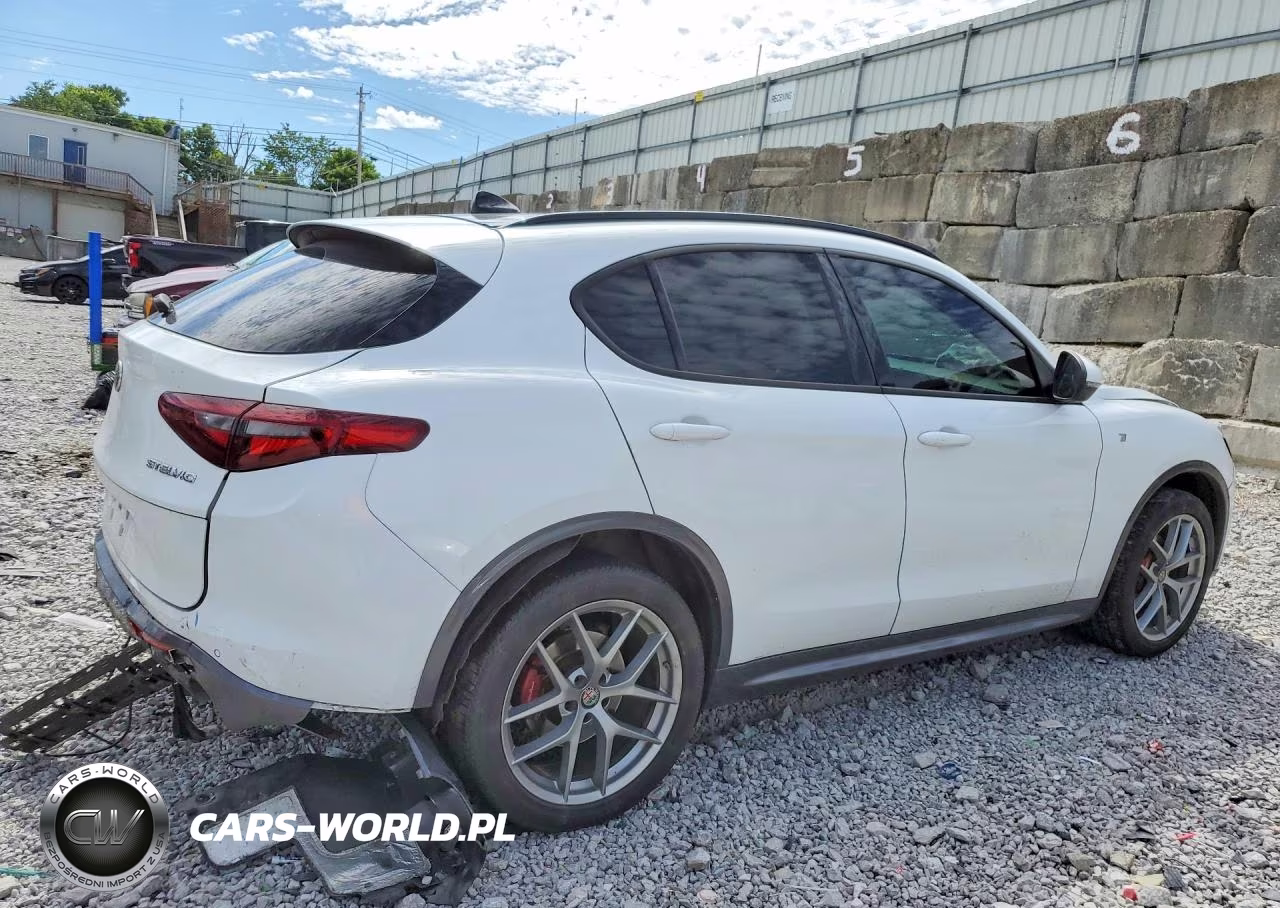 2022 Alfa Romeo Stelvio Ti VIN:ZASPAKBN5N7D33400 - 3