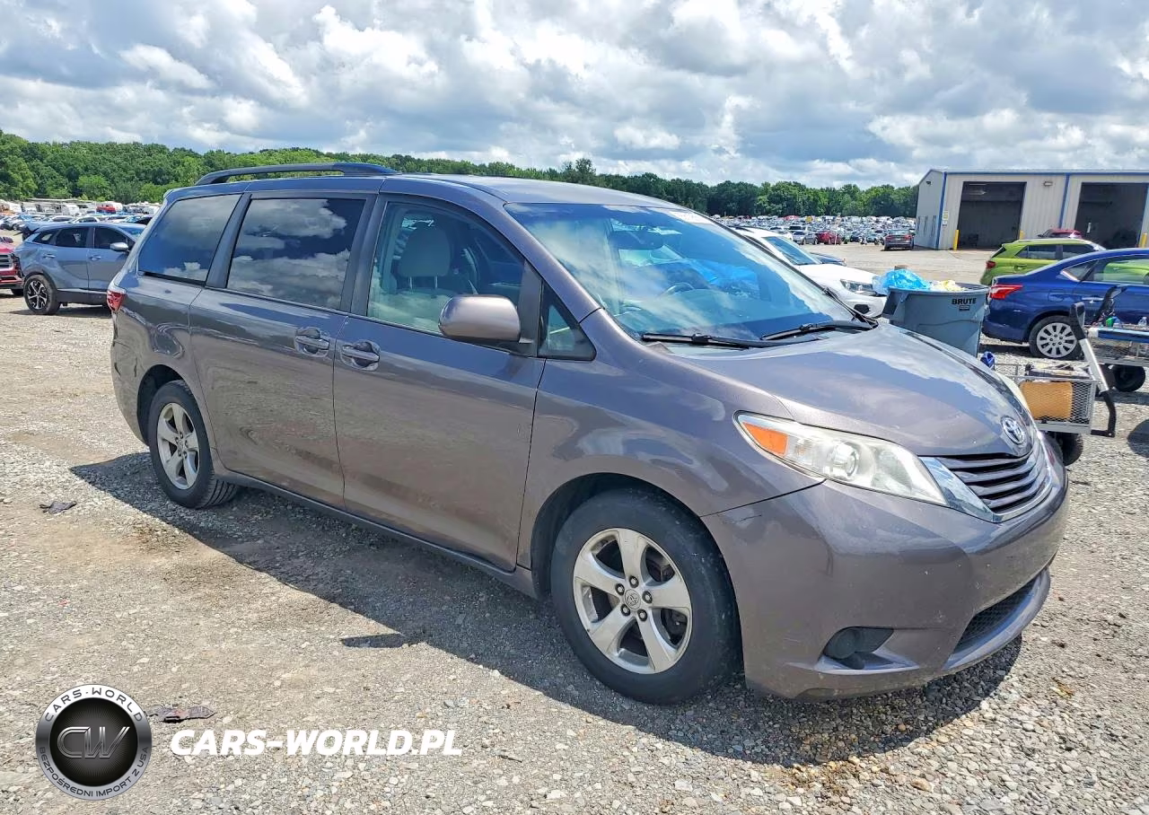 2015 Toyota Sienna Le VIN:5TDKK3DCXFS601298 - 4
