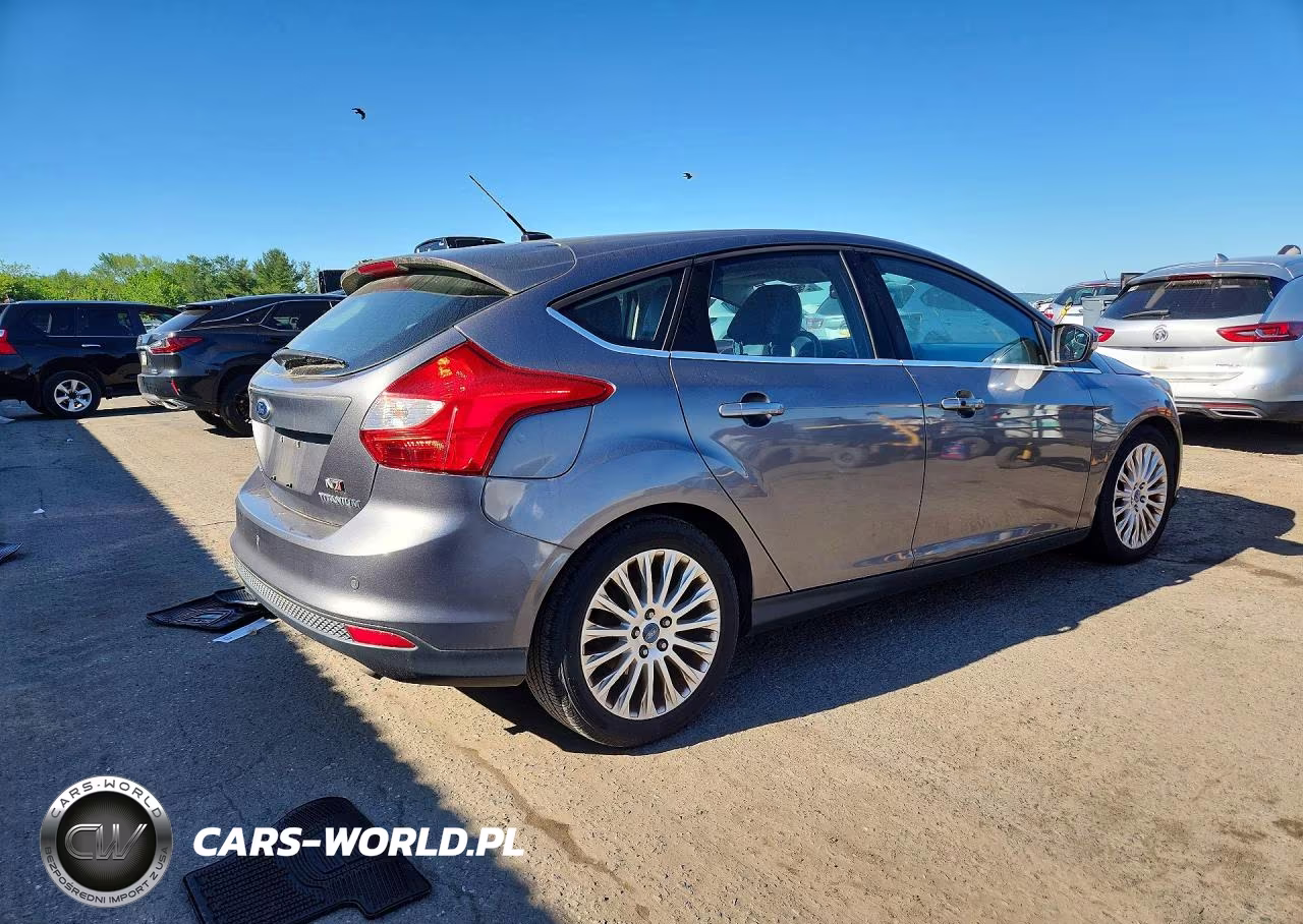 2012 Ford Focus Titanium VIN:1FAHP3N22CL402153 - 3