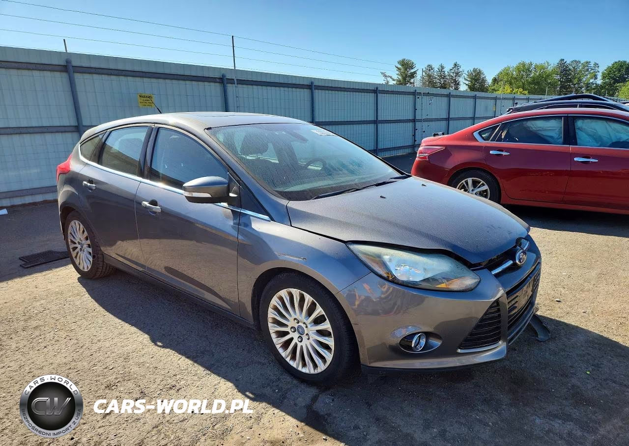 2012 Ford Focus Titanium VIN:1FAHP3N22CL402153 - 4