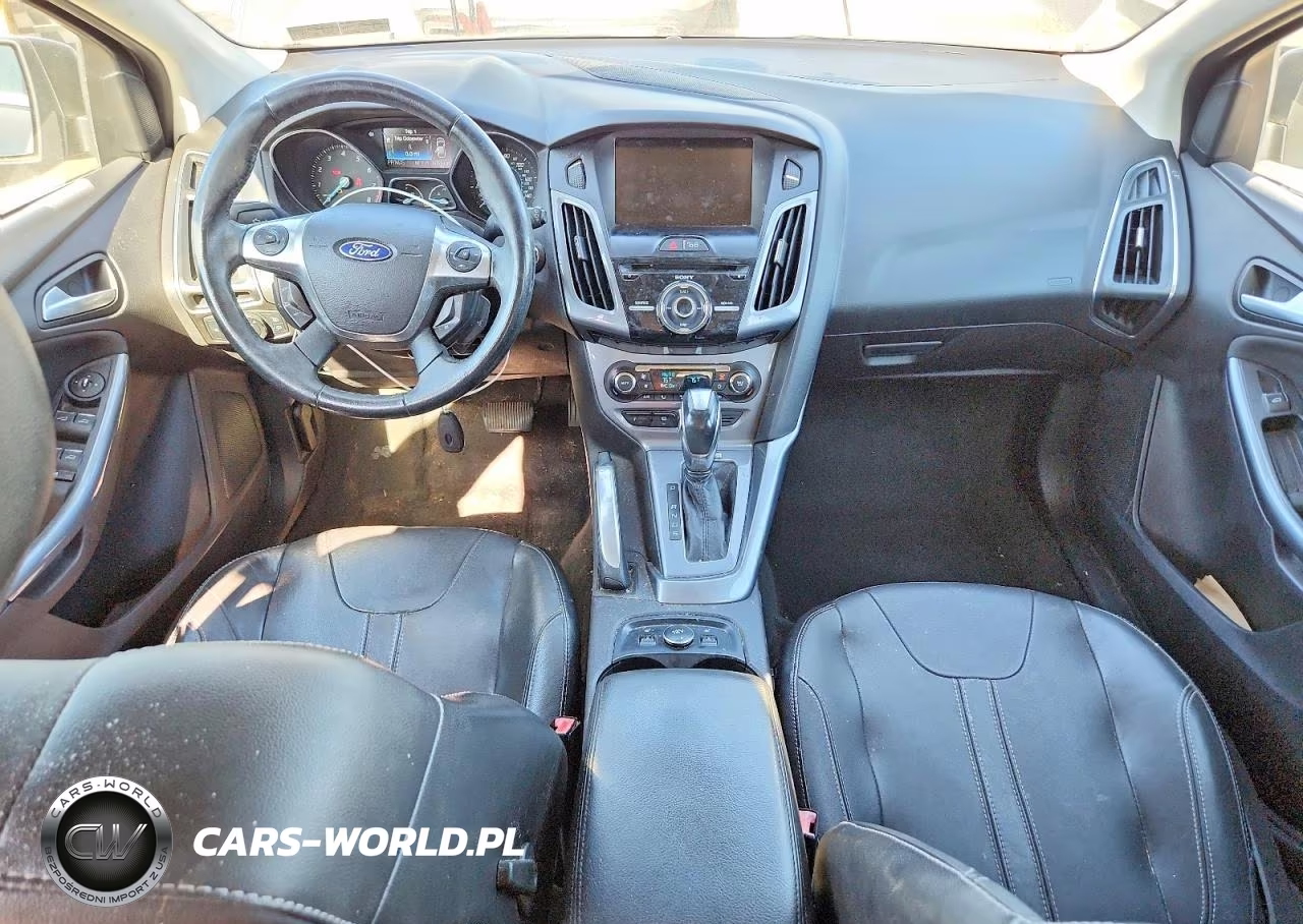 2012 Ford Focus Titanium VIN:1FAHP3N22CL402153 - 8
