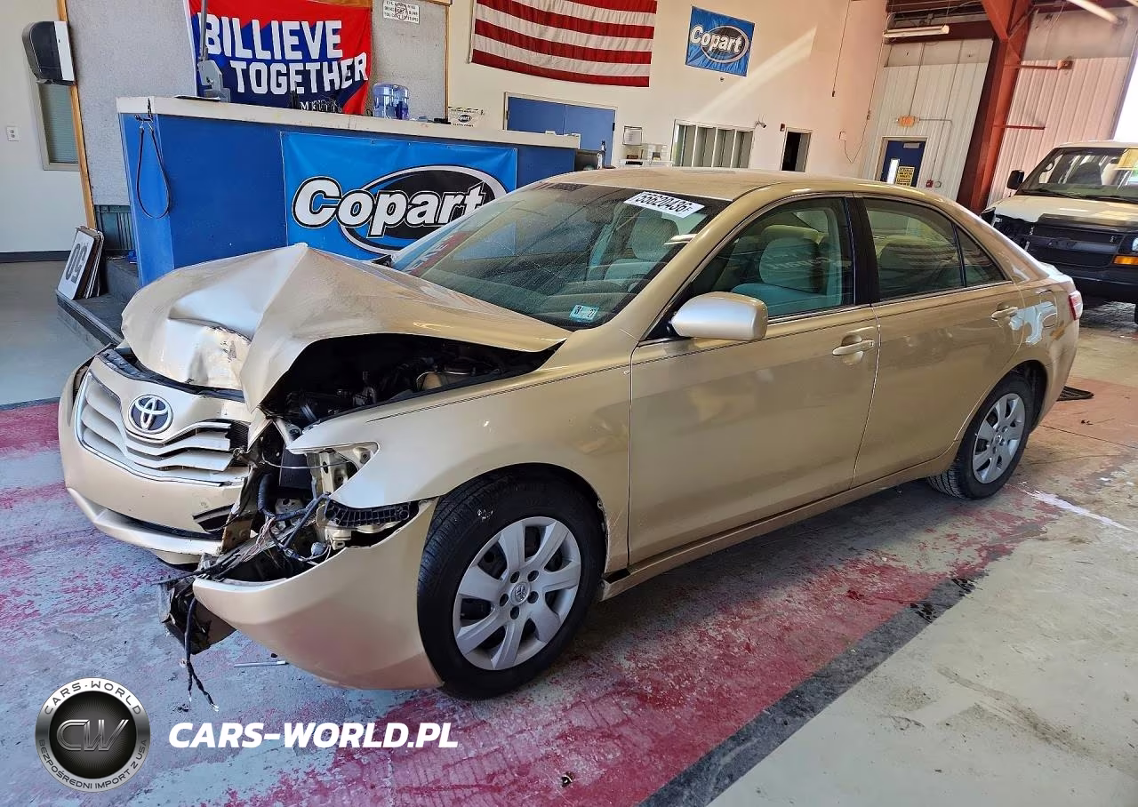 2010 Toyota Camry Le – zdjęcie 1 z 12