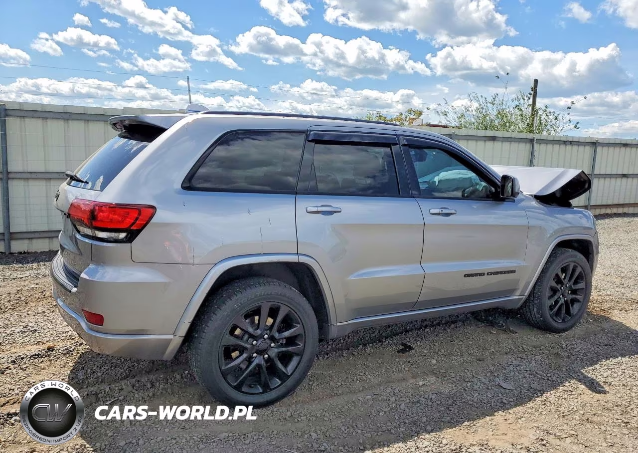 2018 Jeep Grand Cherokee Laredo VIN:1C4RJFAG4JC259092 - 3