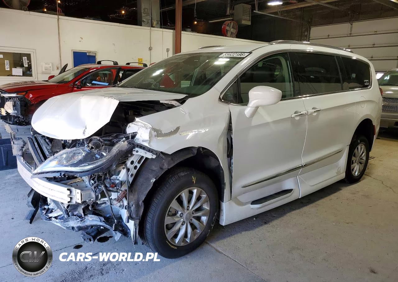 2018 Chrysler Pacifica Touring L – zdjęcie 1 z 14