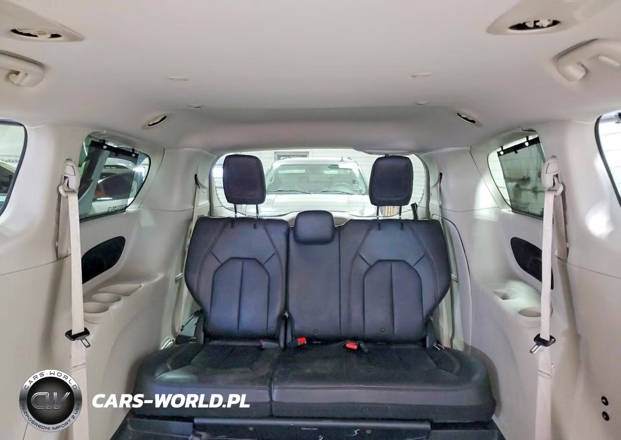2018 Chrysler Pacifica Touring L VIN:2C4RC1BGXJR269466 - 10