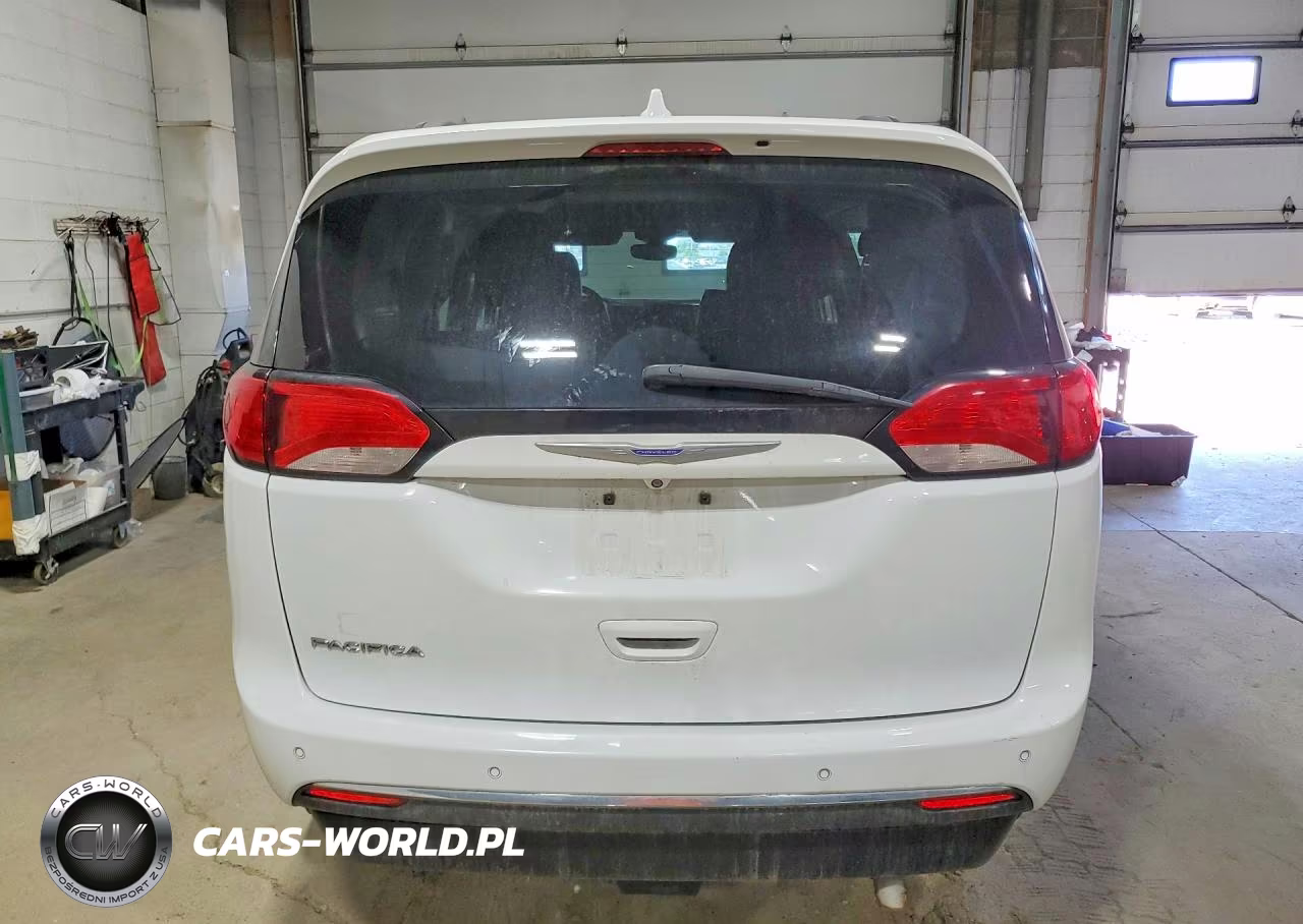 2018 Chrysler Pacifica Touring L VIN:2C4RC1BGXJR269466 - 6