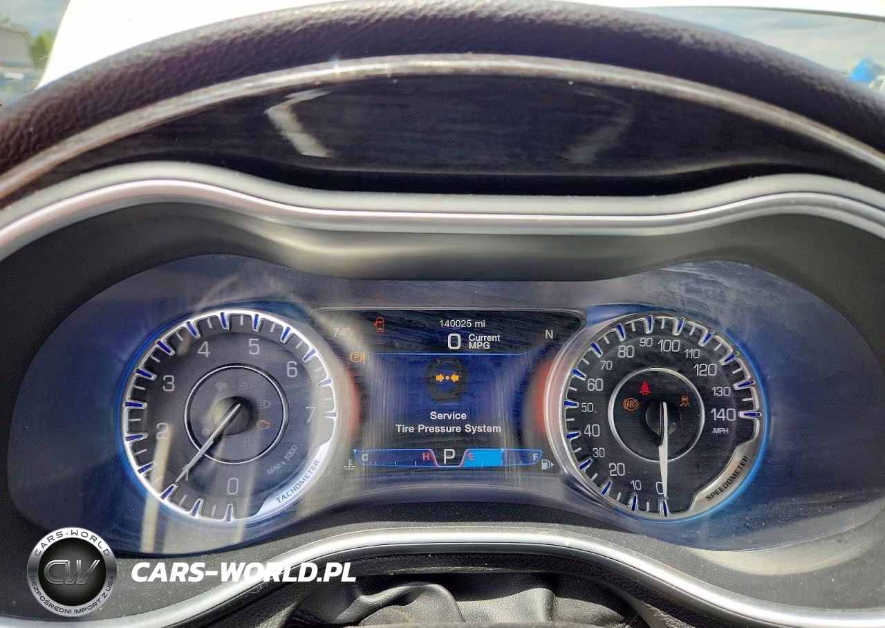 2015 Chrysler 200 C VIN:1C3CCCCB3FN501662 - 9
