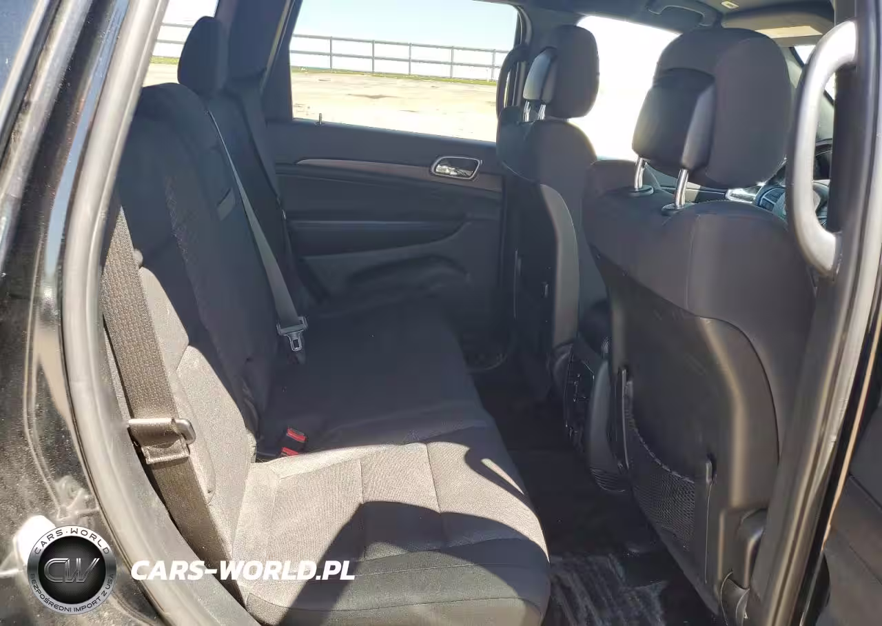 2018 Jeep Grand Cherokee Laredo VIN:1C4RJFAGXJC442240 - 10