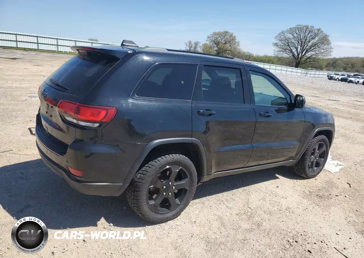 2018 Jeep Grand Cherokee Laredo VIN:1C4RJFAGXJC442240 - 3