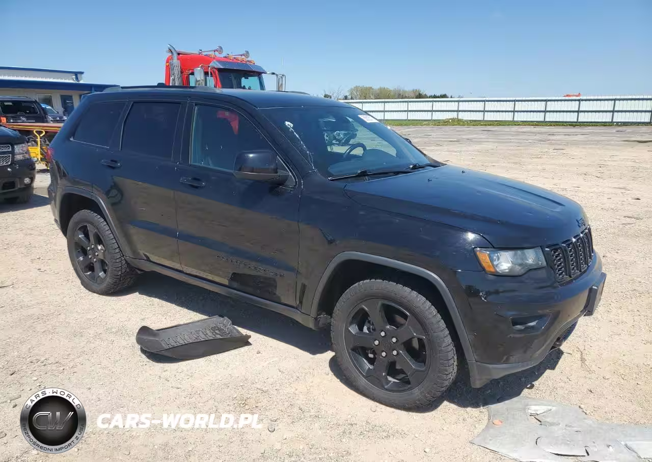 2018 Jeep Grand Cherokee Laredo VIN:1C4RJFAGXJC442240 - 4