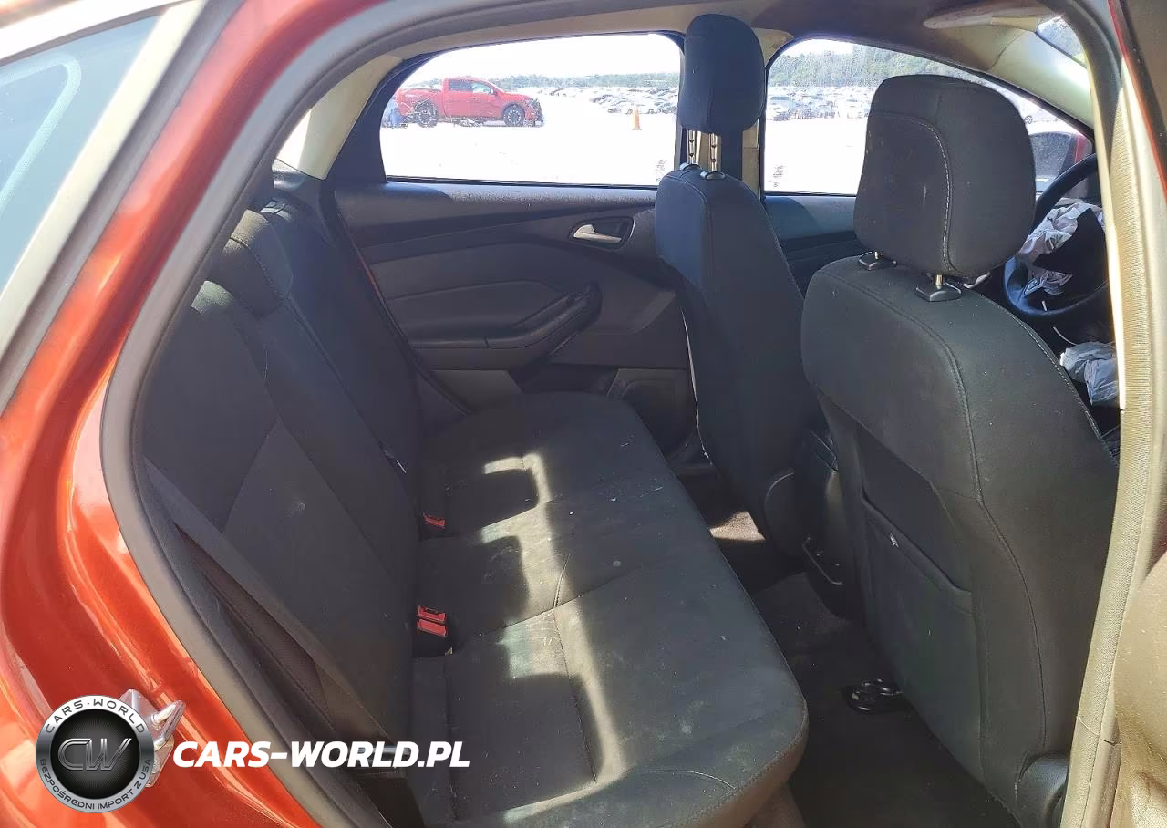 2018 Ford Focus Se VIN:1FADP3FE0JL281854 - 10