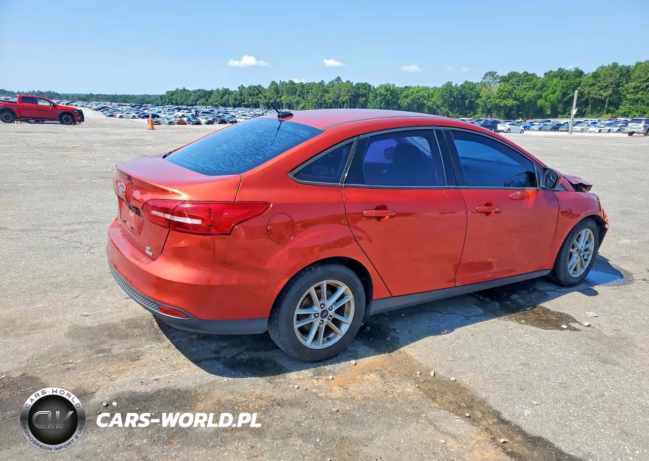 2018 Ford Focus Se VIN:1FADP3FE0JL281854 - 3