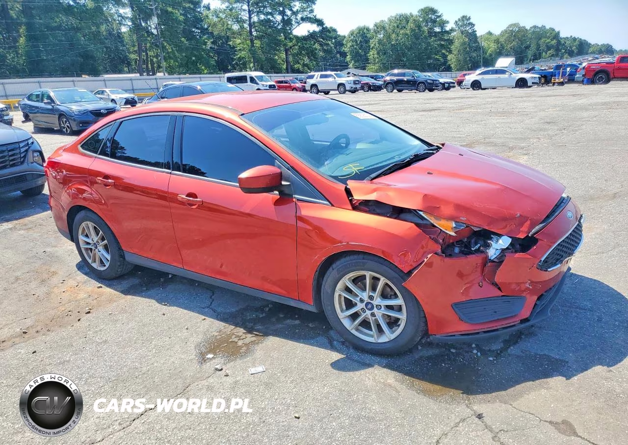 2018 Ford Focus Se VIN:1FADP3FE0JL281854 - 4
