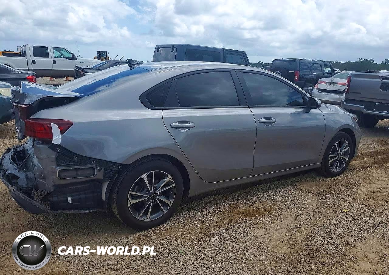 2024 Kia Forte Lxs VIN:3KPF24AD8RE752532 - 3