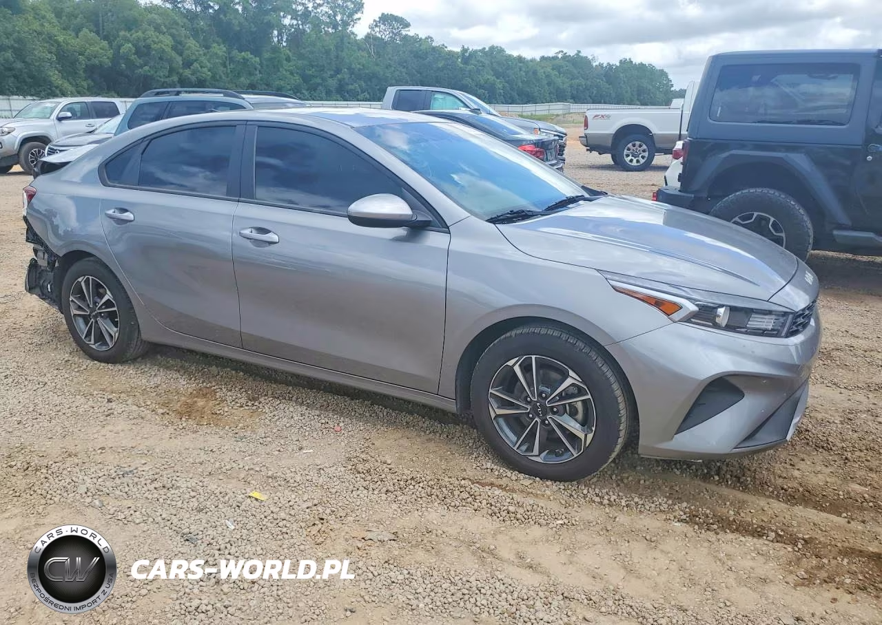 2024 Kia Forte Lxs VIN:3KPF24AD8RE752532 - 4