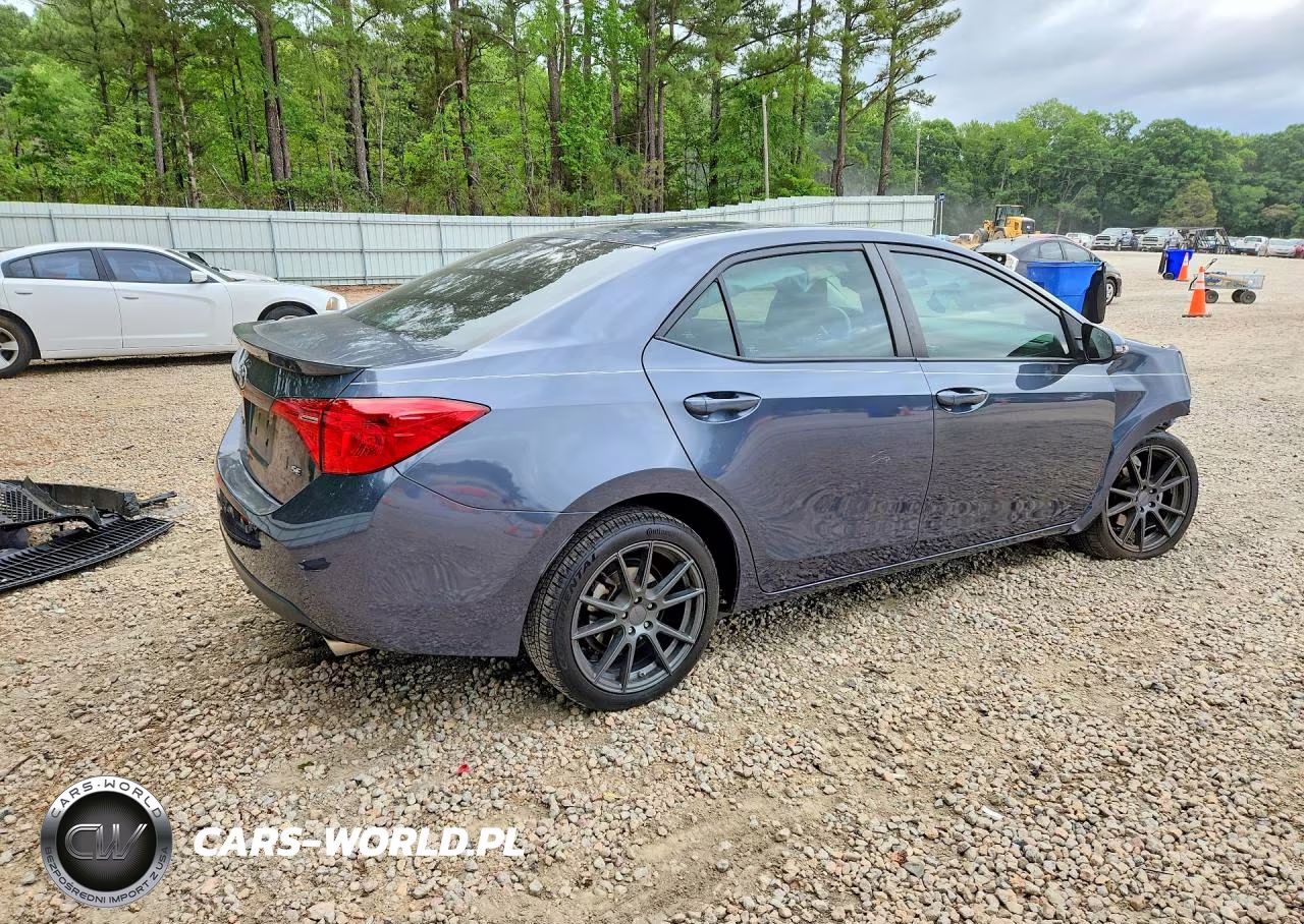 2018 Toyota Corolla Se VIN:5YFBURHE1JP842354 - 3