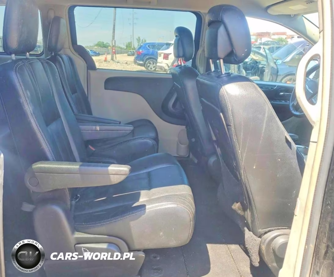 2013 Chrysler Town & Country Touring VIN:2C4RC1BG2DR744886 - 11