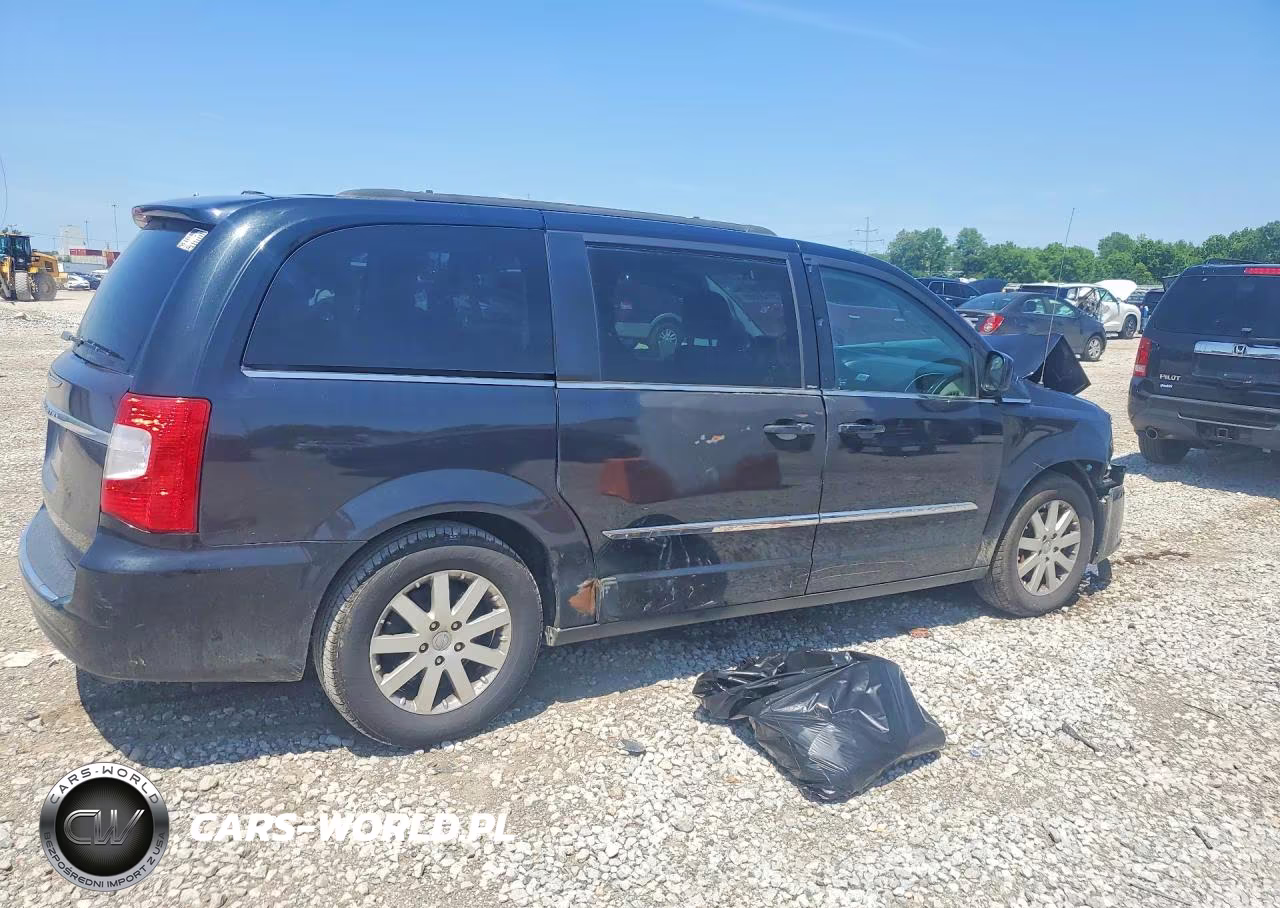 2013 Chrysler Town & Country Touring VIN:2C4RC1BG2DR744886 - 3