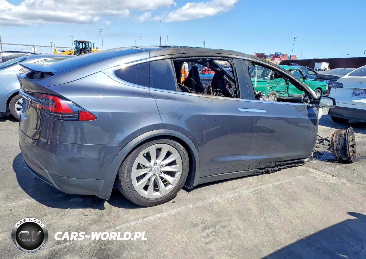 2018 Tesla Model X VIN:5YJXCAE26JF087993 - 3
