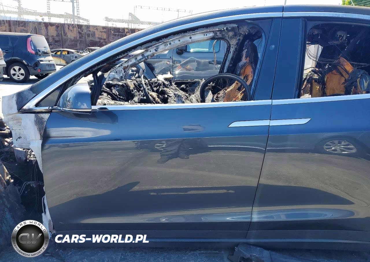 2018 Tesla Model X VIN:5YJXCAE26JF087993 - 7