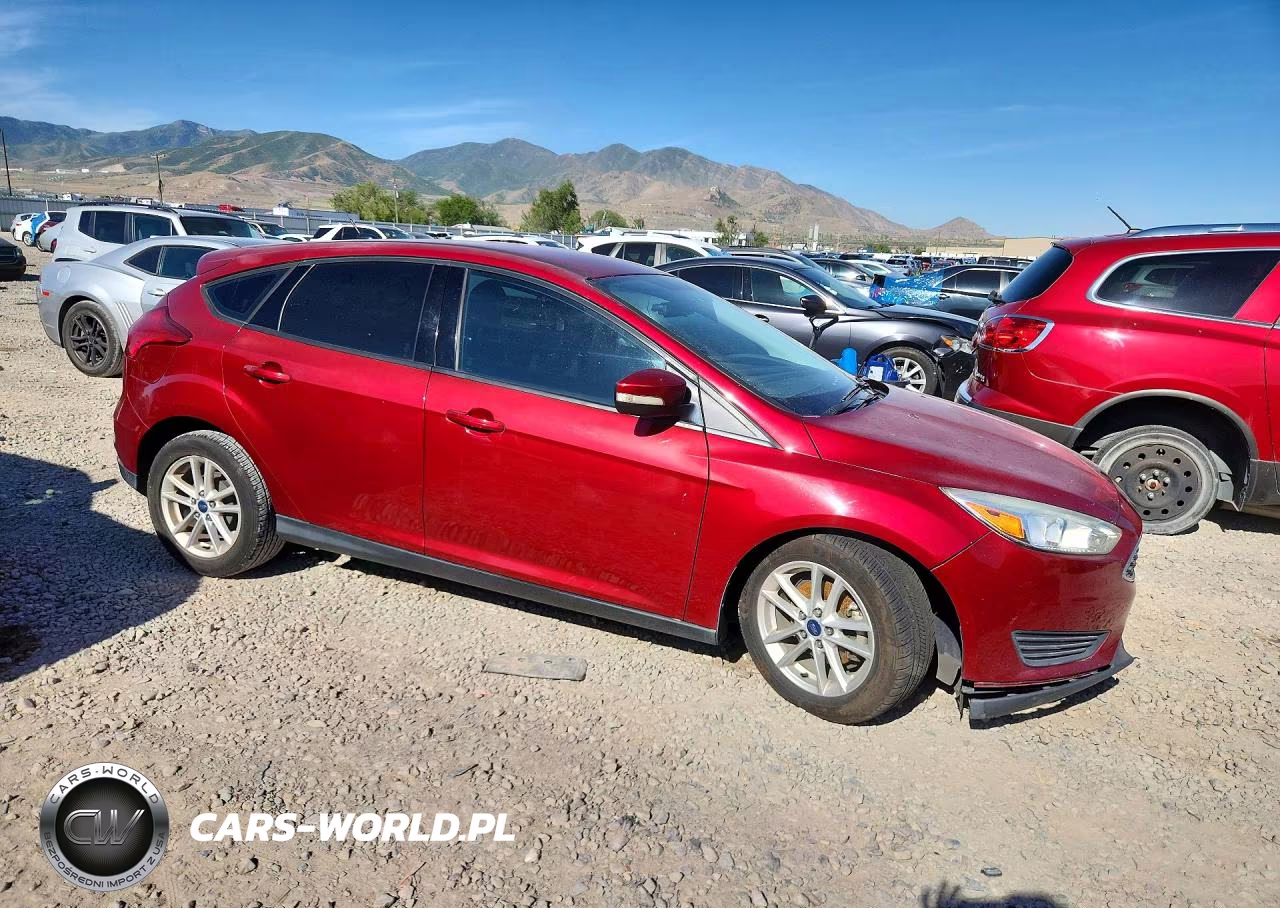 2015 Ford Focus Se VIN:1FADP3K27FL293910 - 4