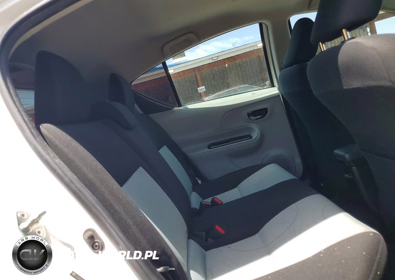 2013 Toyota Prius C Three VIN:JTDKDTB32D1045706 - 10