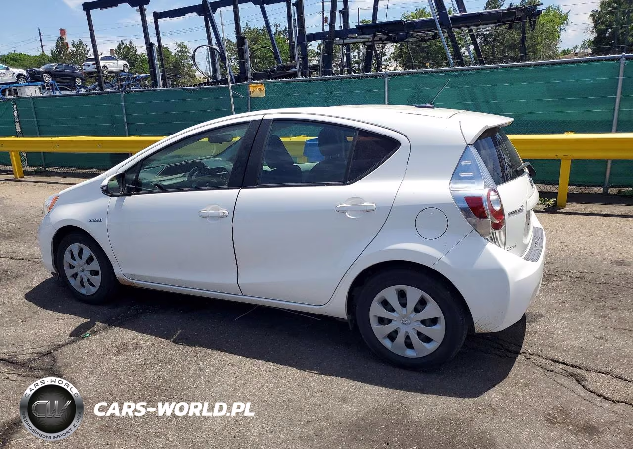 2013 Toyota Prius C Three VIN:JTDKDTB32D1045706 - 2