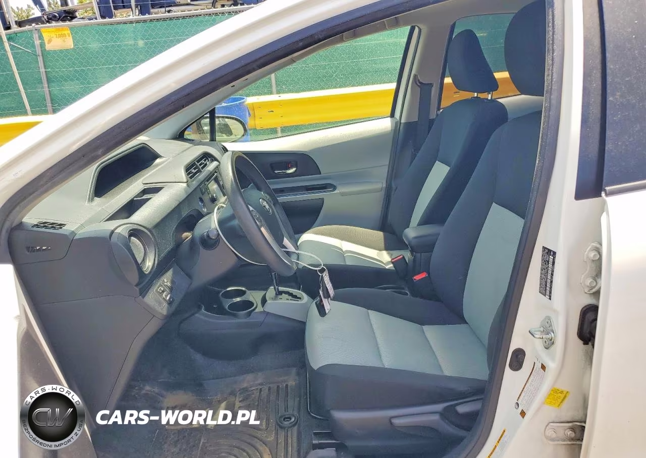 2013 Toyota Prius C Three VIN:JTDKDTB32D1045706 - 7