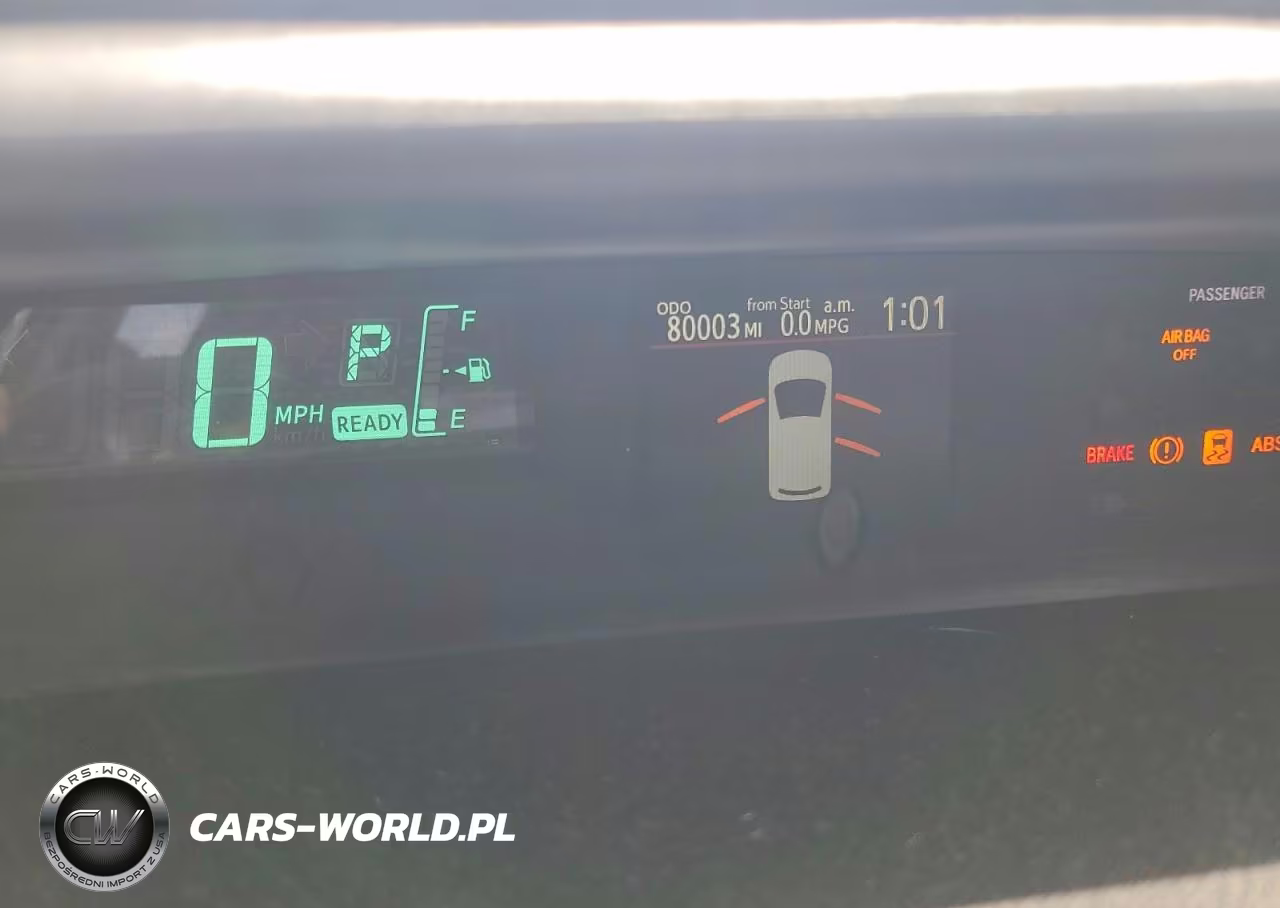 2013 Toyota Prius C Three VIN:JTDKDTB32D1045706 - 9