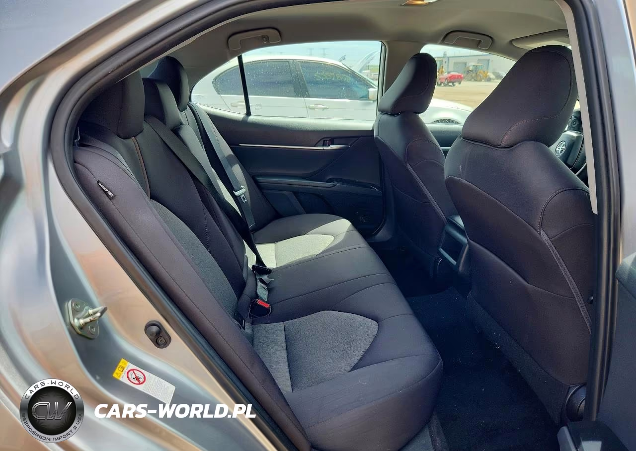 2019 Toyota Camry Le VIN:4T1B11HK7KU679211 - 10
