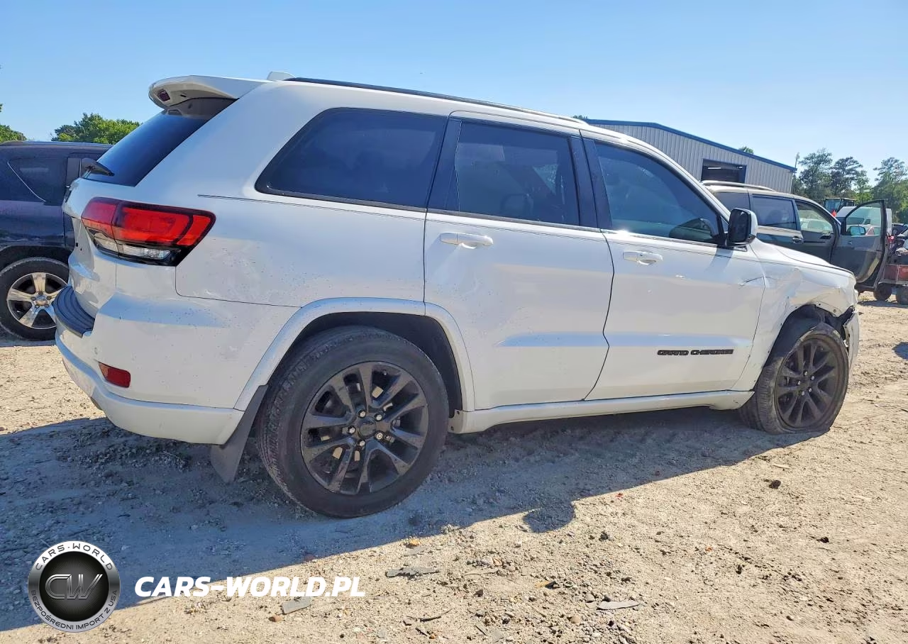 2019 Jeep Grand Cherokee Laredo VIN:1C4RJEAG8KC673021 - 3
