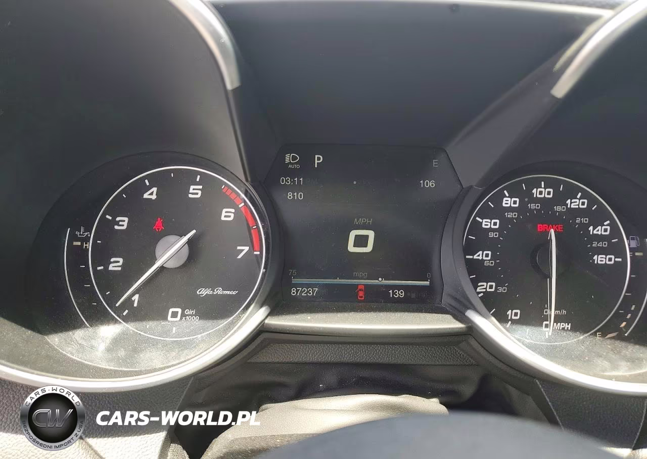2017 Alfa Romeo Giulia VIN:ZARFAEBN2H7552220 - 9