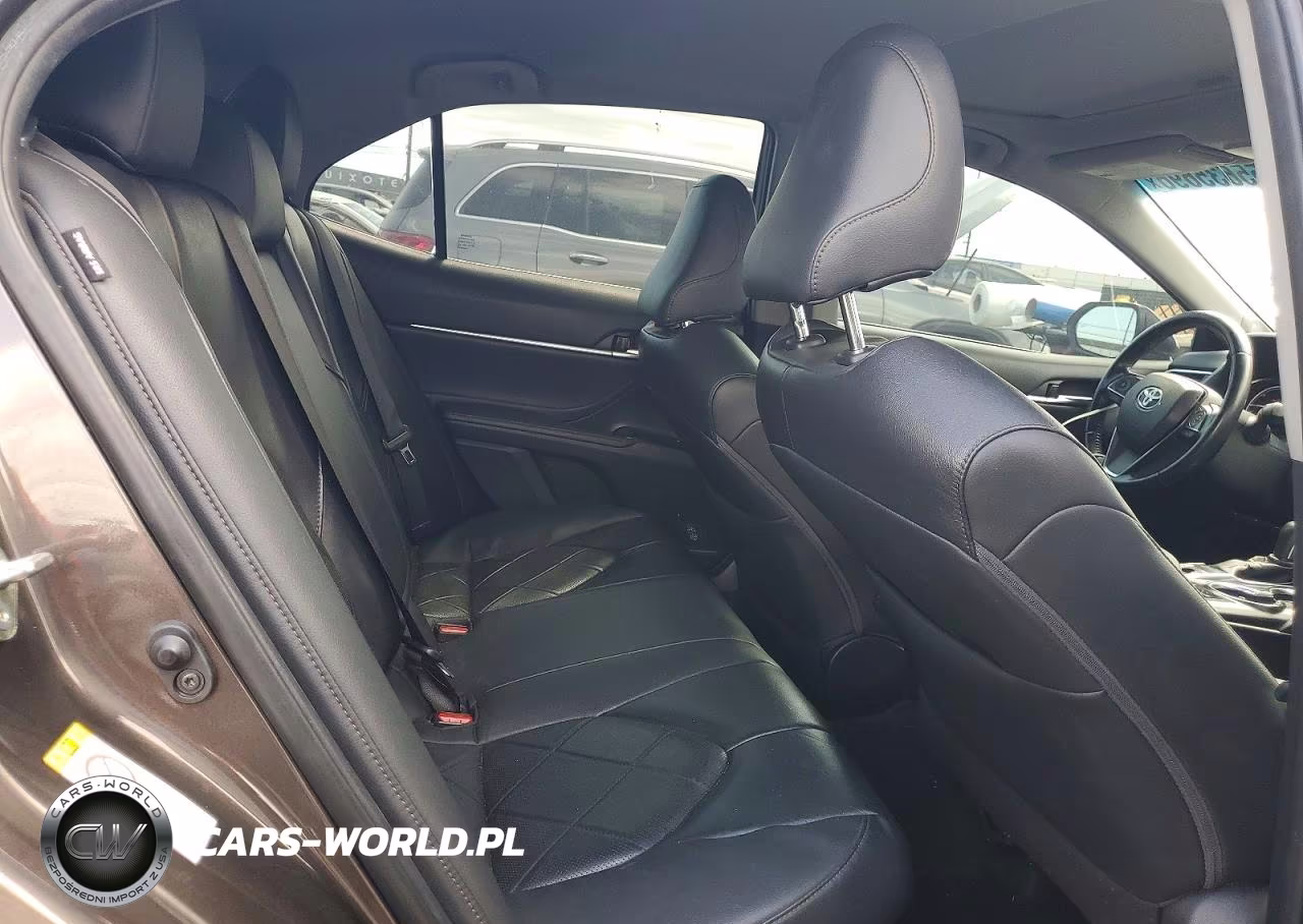 2018 Toyota Camry Hybrid Xle VIN:4T1B21HK1JU004465 - 10
