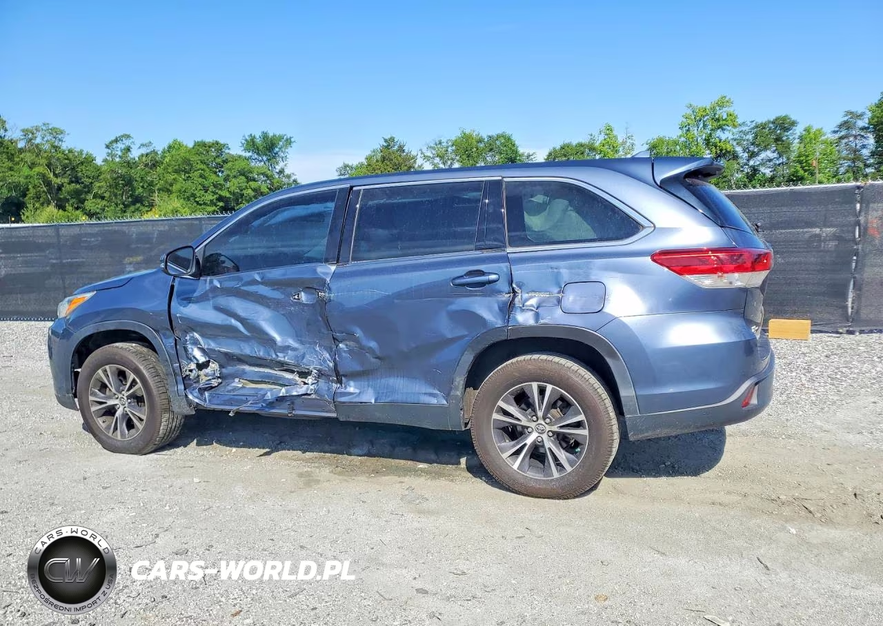 2019 Toyota Highlander Le VIN:5TDZZRFH5KS347290 - 2